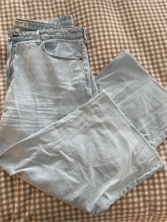 Abercrombie & Fitch Denim - Abercrombie Light Wash High-Rise Wide Leg Cropped Jeans
